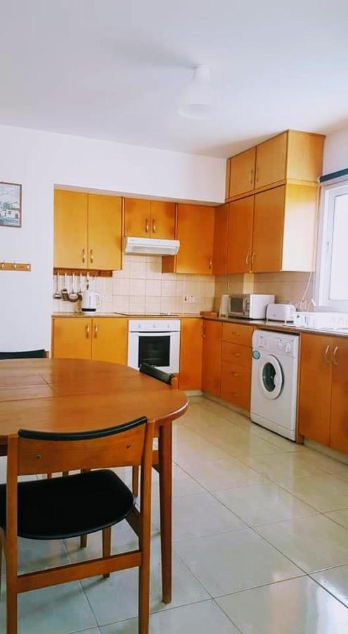 Armstrong Apartment Paralímni Eksteriør bilde